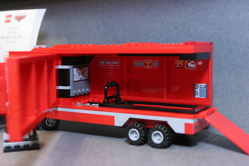 LEGO Toy Fair 2011 - Cars - 8486 Mack's Team Truck - 7
