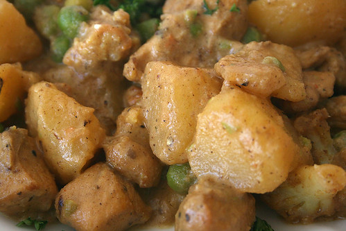 39 - Indische Kartoffel-Blumenkohlpfanne / Indian potato coliflower dish  - Closeup