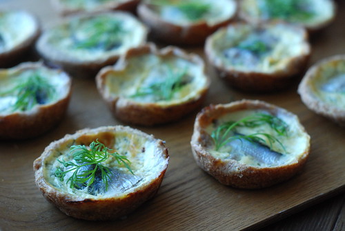tartalettes with spicy sprats