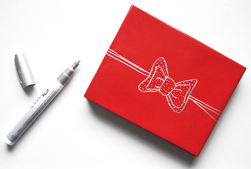 RedGiftBox_DrawYourGiftBows via NicePackageBlog, Be My Valentine, gift, love, present, gift ideas