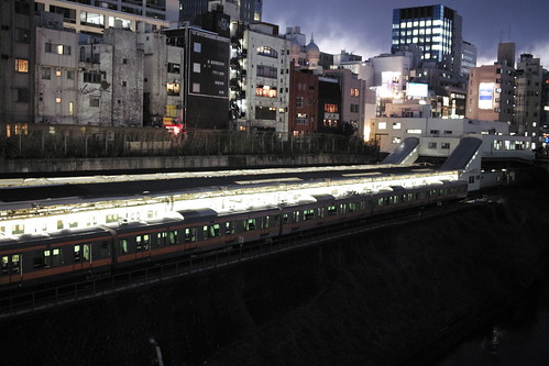train stopped at Ochanomizu station (9.0 magnitude quake in Japan)