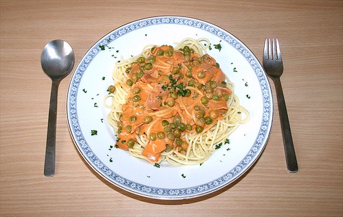30 - Spaghetti in Tomaten-Sahnesauce mit Erbsen & Möhren - Fertiges Gericht
