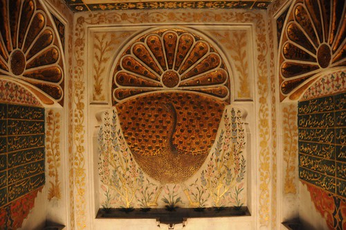 Washbasin tiled in a peacock motif