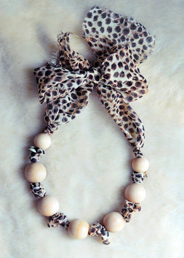 wood bead necklace leopard