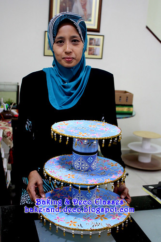 Batch 18 Feb 2011: DIY Cake & Cupcakes Stand
