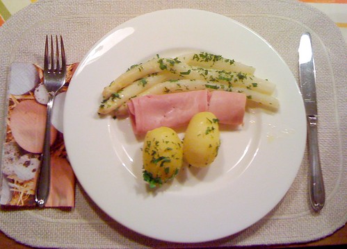 Spargel, Schinken & Salzkartoffeln / Asparagus, ham & potatoes