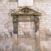 Bitonto, Pouilles, Italie: contre le mur du palazzo De Lerna à côté de la cathédrale Santa Maria et San Valentino