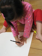 20080221-yoyo畫自己的手-1