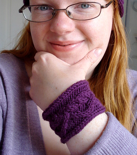 Cabled wrist band cuff easy knitting project