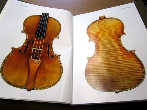 Antonius Stradivarius [editors, Jost Thöne & Jan Röhrmann ; text, Alessandra Barabaschi ... et al.]