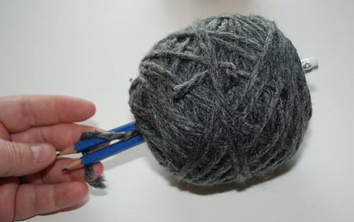 Centre pull yarn ball - two pencil method
