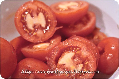 Stuffed tomatoes:fresh ripe tomatoes