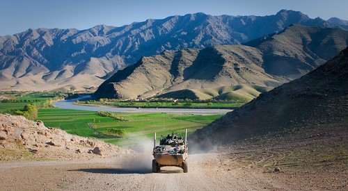 フリー写真素材|社会・環境|戦争・軍隊|軍用車両|山|オーストラリア軍|アフガニスタン・イスラム共和国|