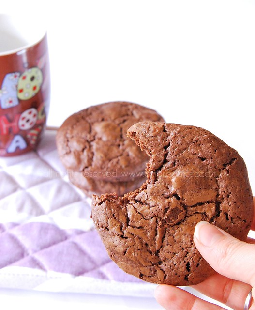 biscotto cioccolato primopiano (chocolate cookie)
