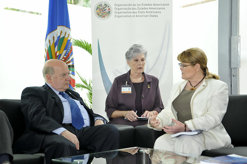 OAS Secretary General speaks with Minister of Foreign Affairs of Canada