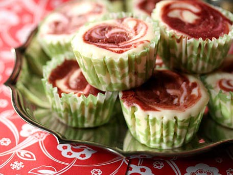 Red Velvet Cheesecakes via pinterest via KitchenDaily