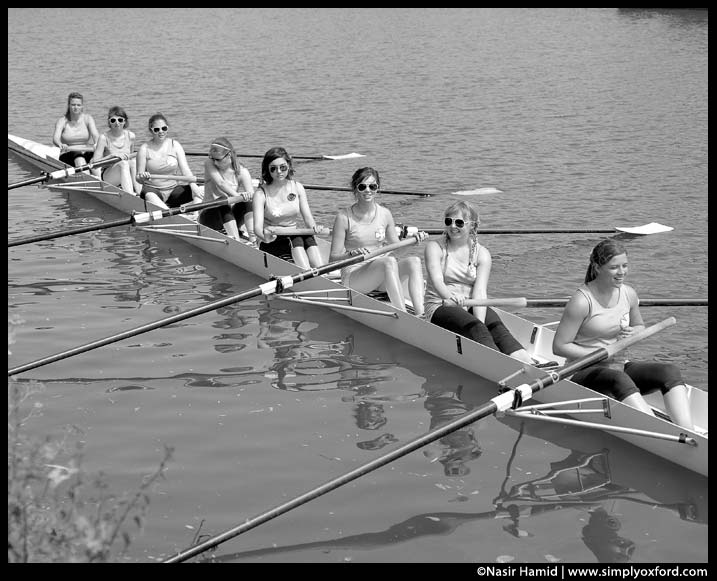 rowers waiting at the start of the race