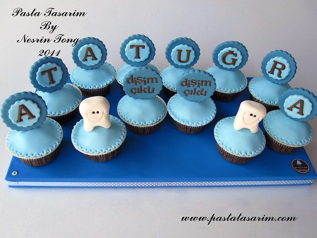  MY FIRST TOOTH CUPCAKES( ATATUGRA PARTY) 