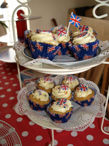 Love to Cake Union Jack Royal Wedding Cupcakes royal cupcakes ev jpg