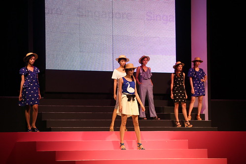Fashion Show from Singapore_re.jpg