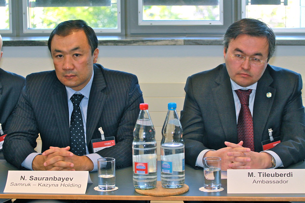фото: Director N. Sauranbayev und Botschafter M. Tileuberdi