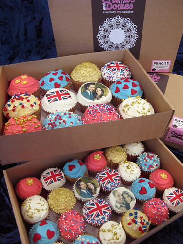 royal wedding cupcakes designs. royal wedding cupcakes.