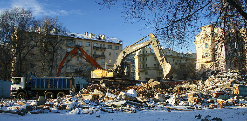 : Building demolition. Moscow. ,  .