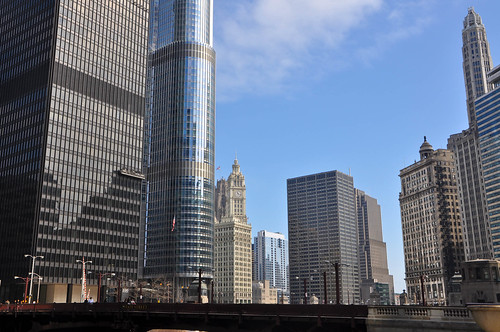 Skyline junto al Hotel Trump y el edificio del Chicago Tribune detrás