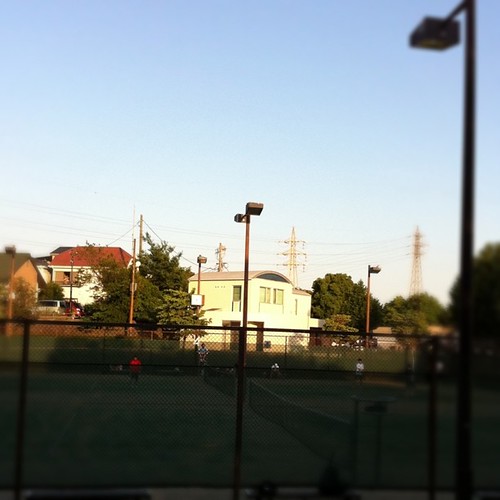夕方のテニスコート
