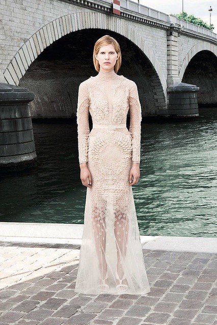 givenchy-couture-fall-2011-013_161747618964