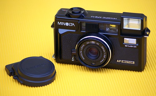 チェックと MINOLTA HI-MATIC AF2-M フィルムカメラ DmBez 
