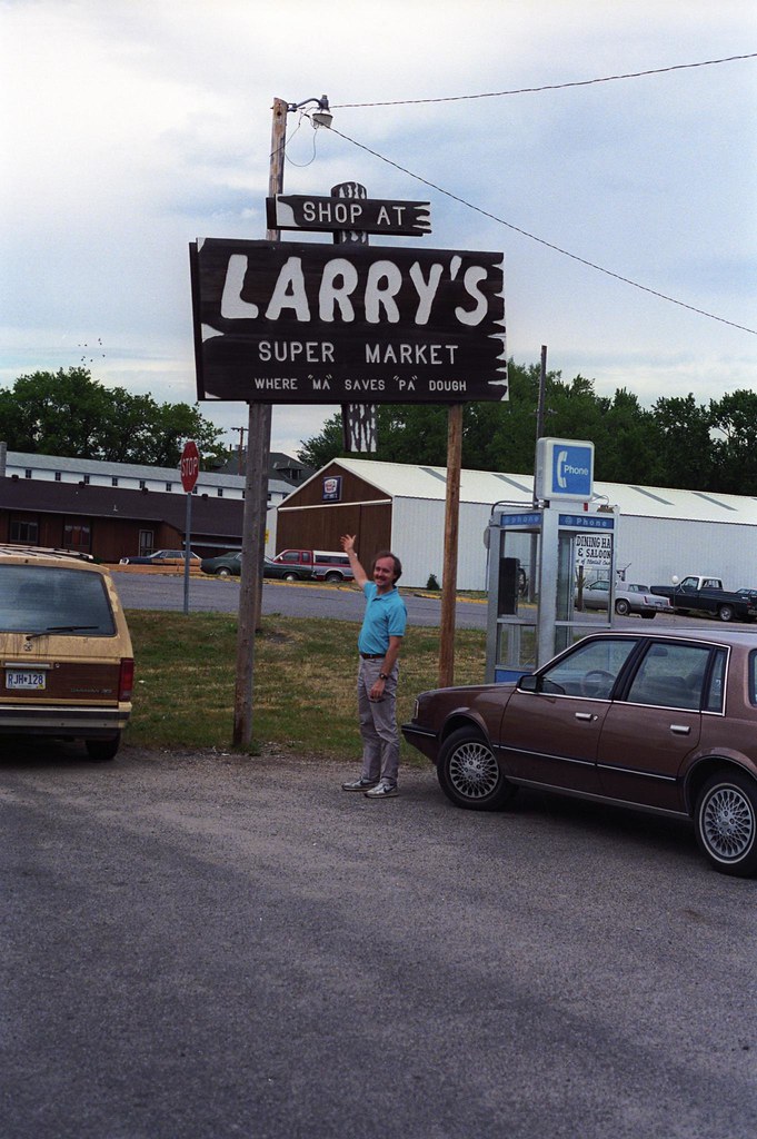1987 Thede - Minnesota - Larry Thede at Larry's Super Market