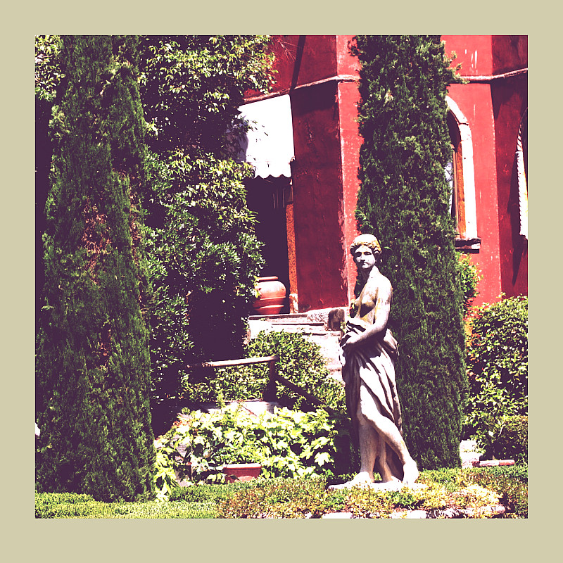 Statue in the Giusti Gardens