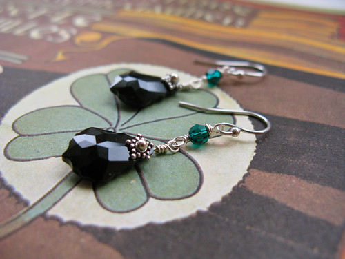 Nouveau Baroque earrings in black/emerald