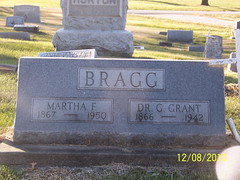Dr. General Grant Bragg and Martha Florence Summers Bragg headstone