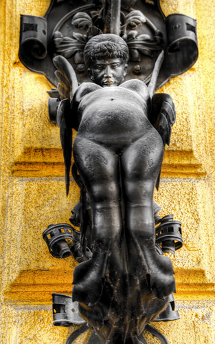 Strange statue. Budapest. Estatua rara