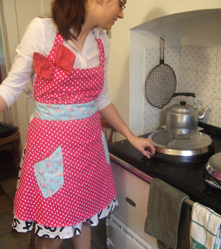 50s apron: cupcakes and polka dots