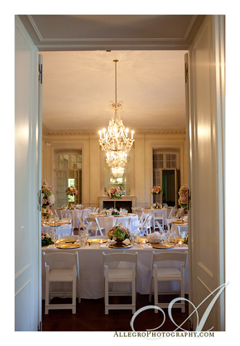 glen-manor-house-newport-ri-wedding- dinner with small and large floral arrangements- pink for summer wedding