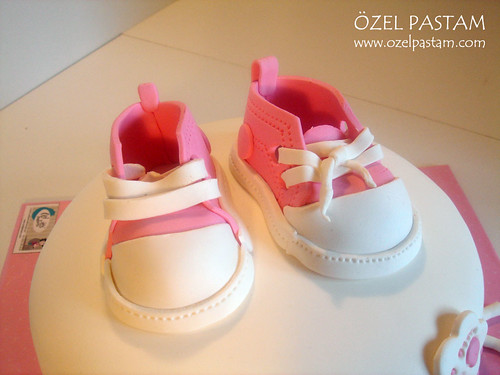 Bebek Converse Ayakkabıları Pastası