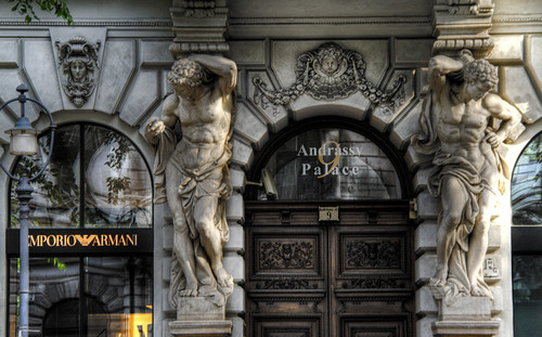 Andrassy avenue statues. Budapest. Estatuas en la avenida Andrassy.