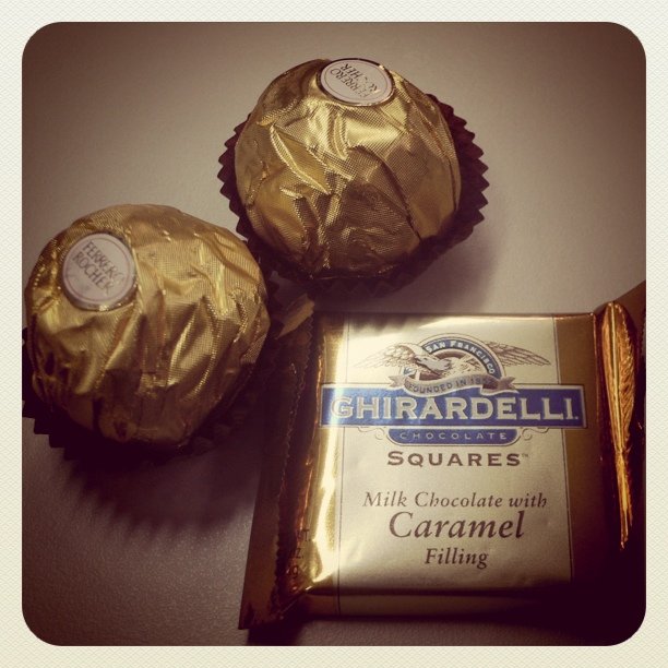 一上班就收到同事送的耶誕巧克力。