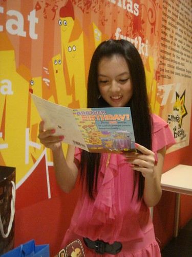 Chee Li Kee reading birthday card