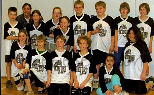 justin_bieber_grade_6_school_volleyball_team_pictures