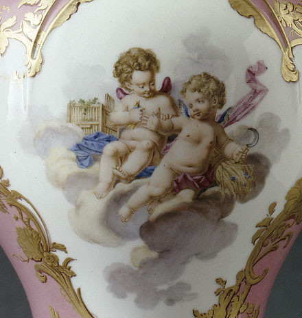 011-Detalle de jarras de orejas con fondo rosado 1758-Porcelana de Sèvres-Museo del Louvre-© R.M.N.J.G. Berizzi