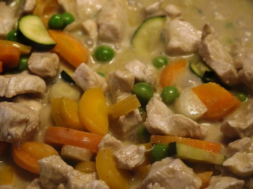 Green Chicken Curry with Frest Carrots and Peas