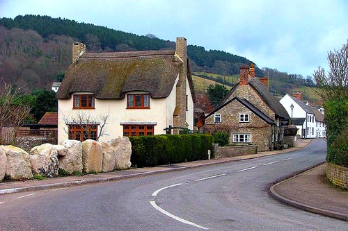 village in Devon (by: teddeady/David, creative commons license)