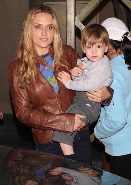 BROOKE MUELLER with Two-Year-Old Twin Bob Sheen at Johnny Rockets in Los Angeles