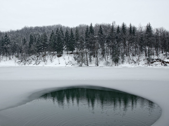 Snow, ice and reflex (on the Pianfei lake)