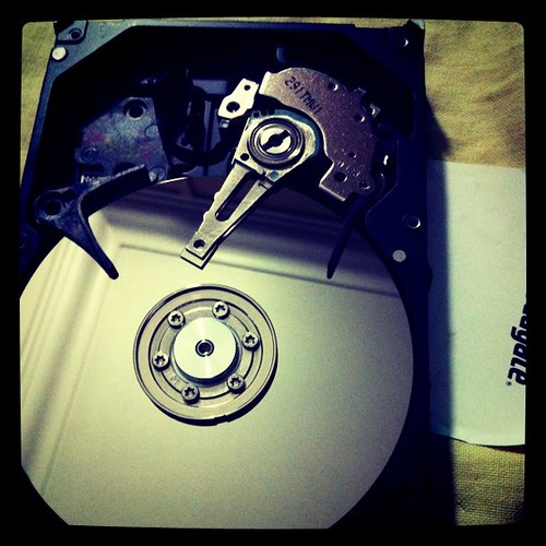 Dismanting Seagate HDD