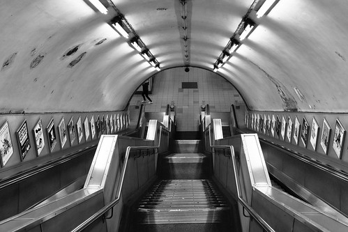 Warwick Avenue tube station ©  Still ePsiLoN
